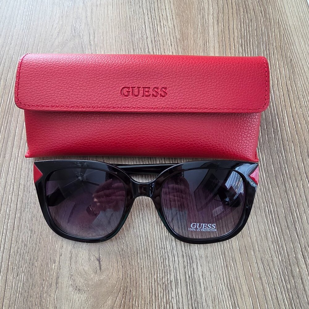 NWT! Womans GUESS sunglasses